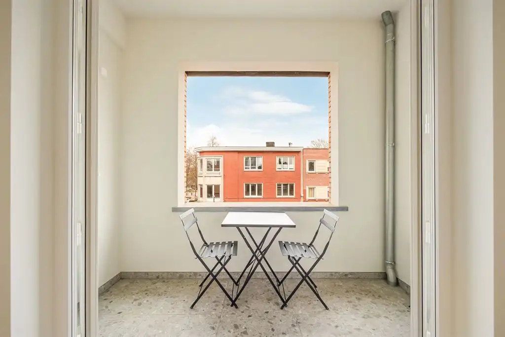 Gerenoveerd appartement met overdekt terras foto 7