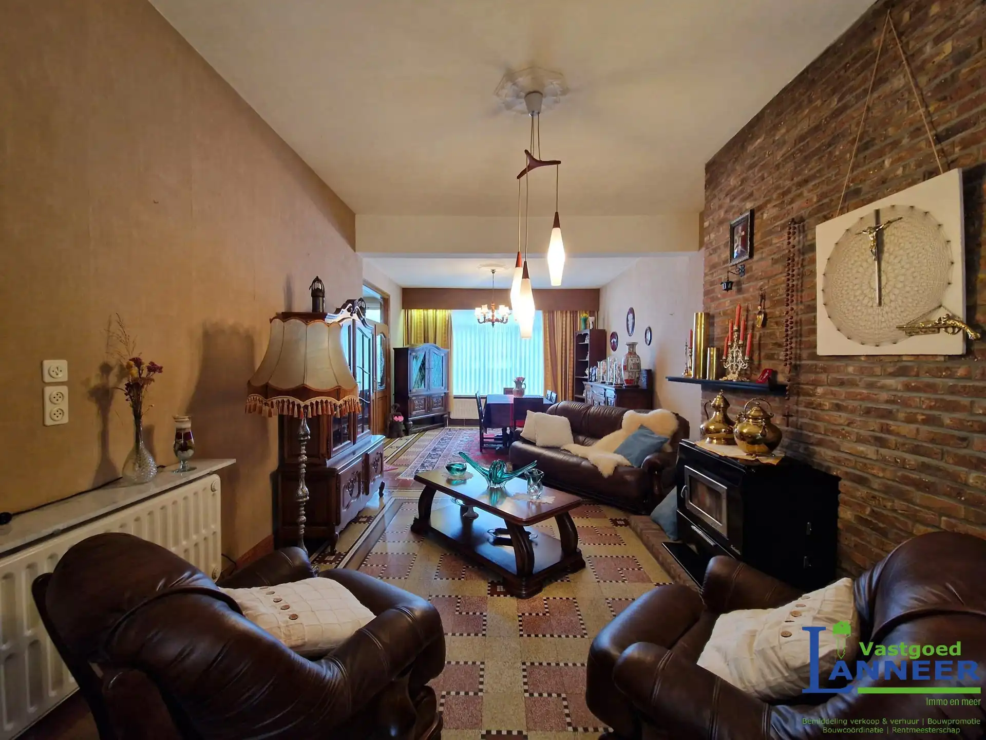 Woning met grote garage, 4 slpkmrs en diverse bijgebouwen foto 5