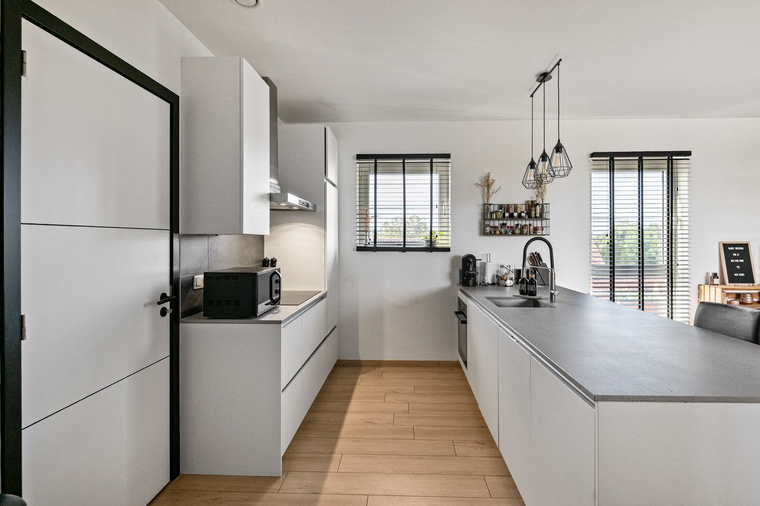 Dakappartement met 2 slaapkamers en riant terras te koop! foto 9