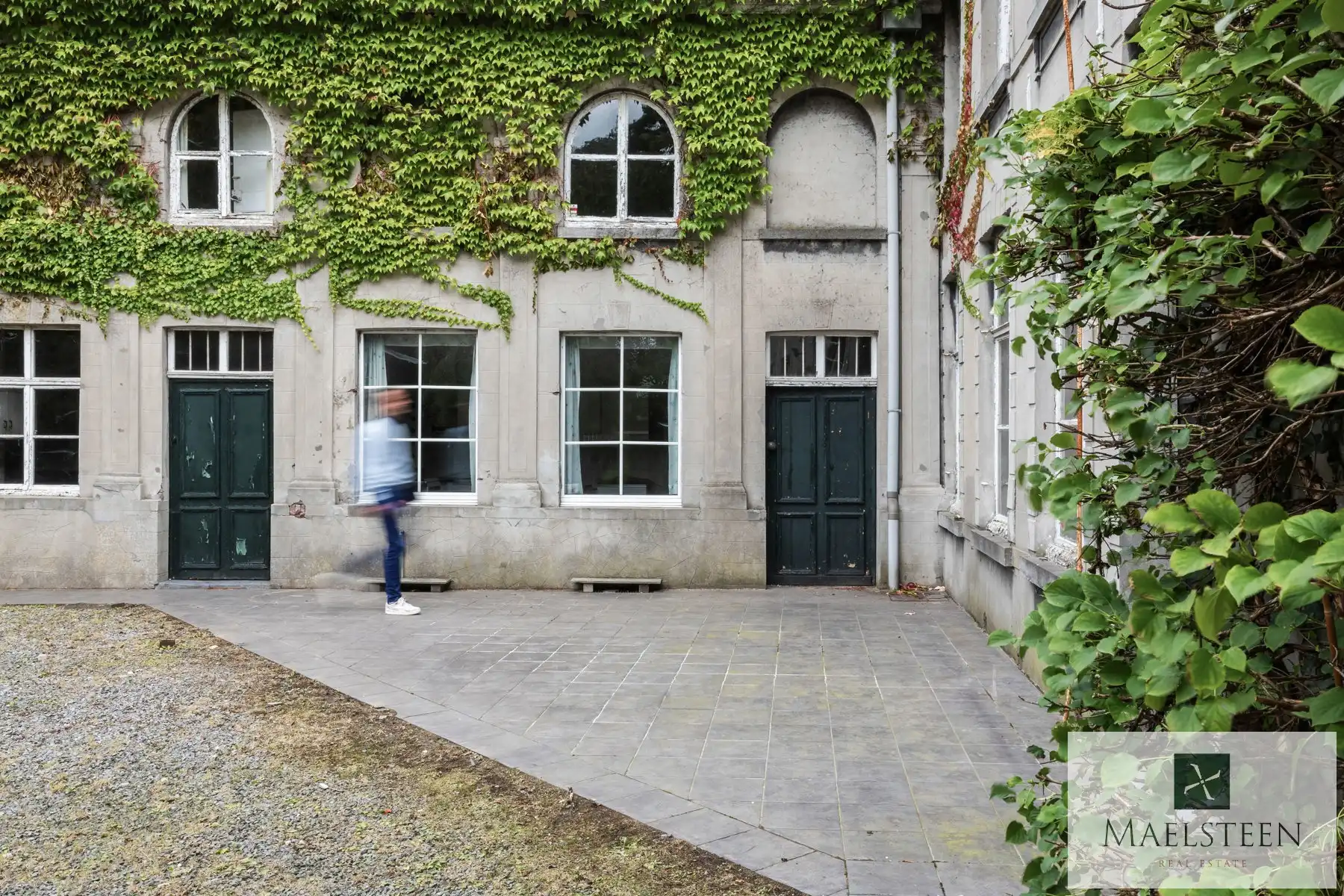 Historisch herenhuis op 3.611m2 in centrum Ruiselede foto 5