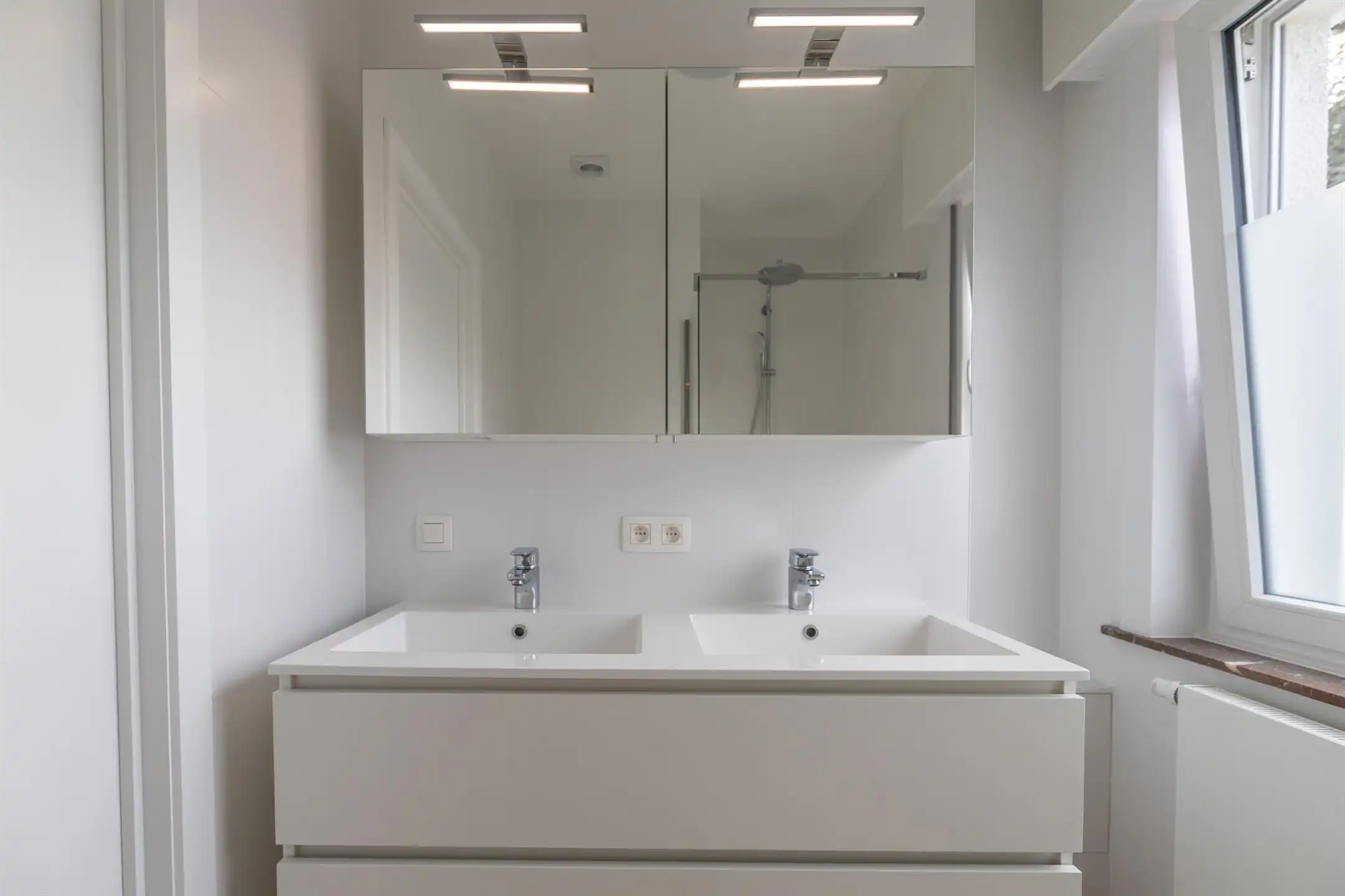 Mooie gerenoveerde woning met 3 slaapkamers foto 9