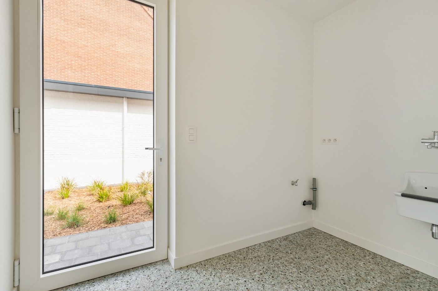 Volledig gerenoveerde, instapklare woning met 3 slpk., tuintje en garage foto 14