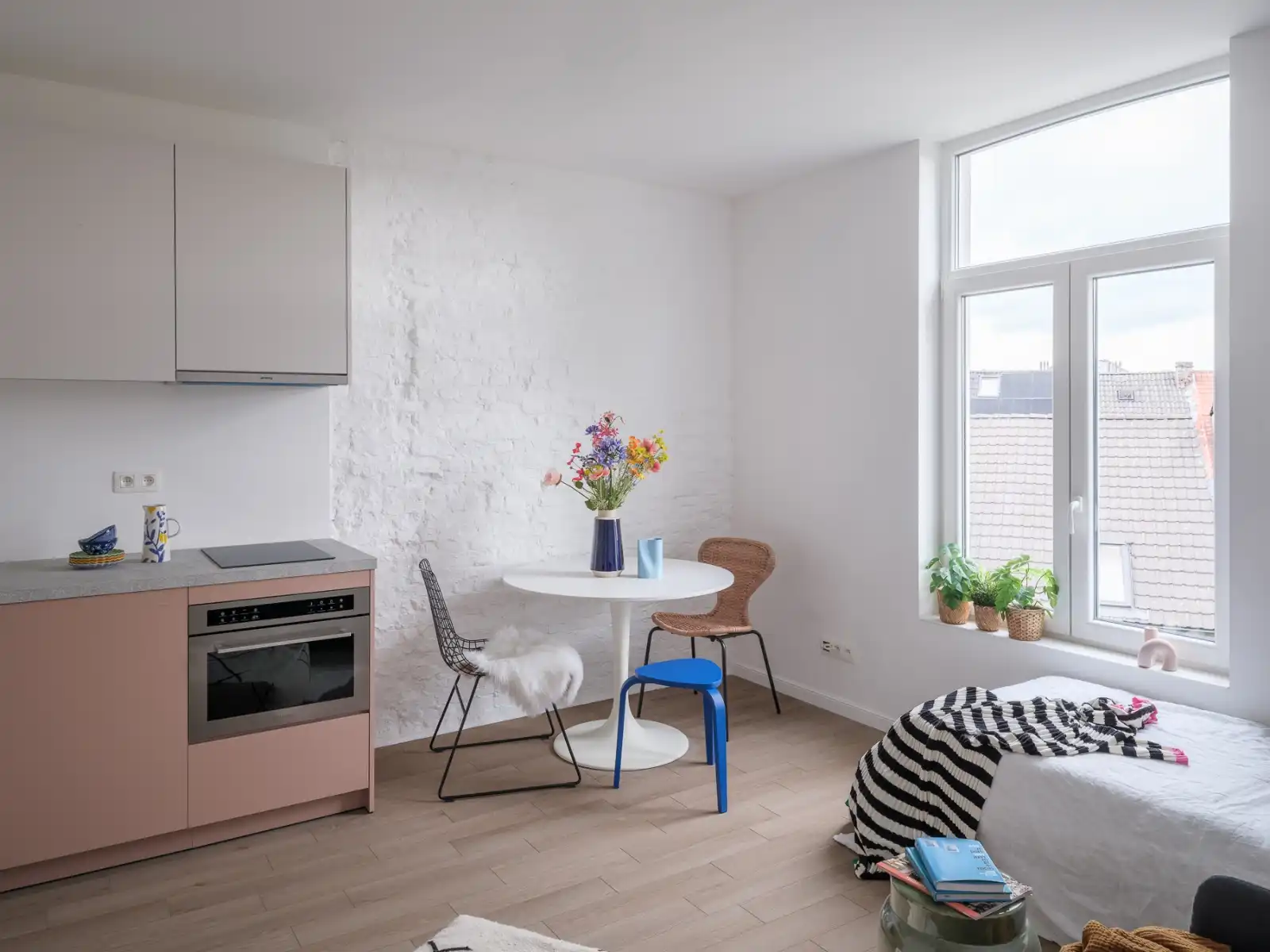 Lichtrijke gerenoveerde studio te huur vlakbij centrum Gent foto 3