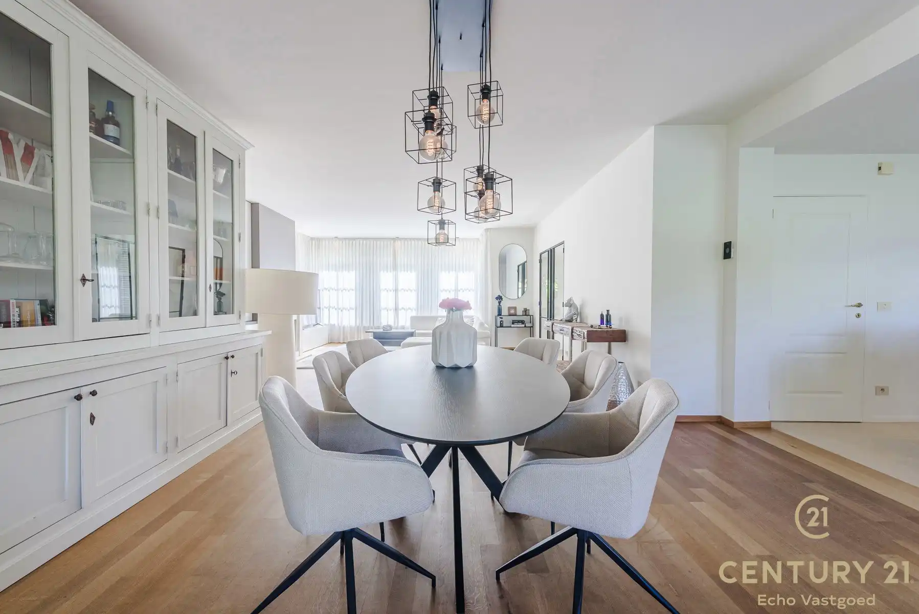 Ruime, gerenoveerde, energiezuinige villa met zwembad foto 8