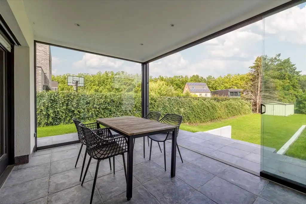 Stijlvol gerenoveerde villa met ruime tuin foto 6