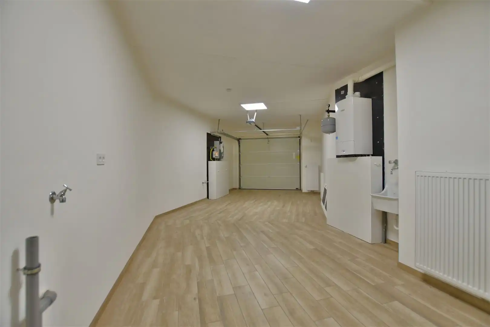 Instapklaar gelijkvloers appartement met koer en garage vrijstaande.  foto 14