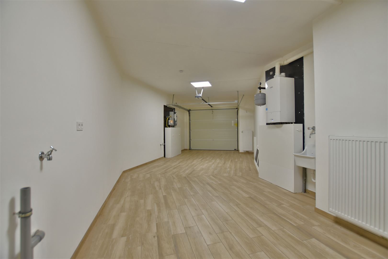 Instapklaar gelijkvloers appartement met koer en garage vrijstaande.  foto 14