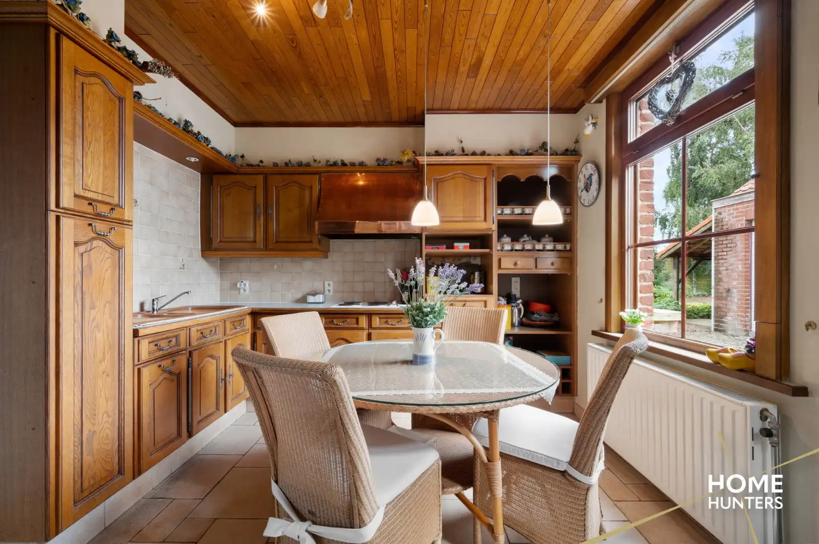 Charmante woning op een perceel van 4811 m² met paardenstallen, paddock en hooi opslagplaats foto 18
