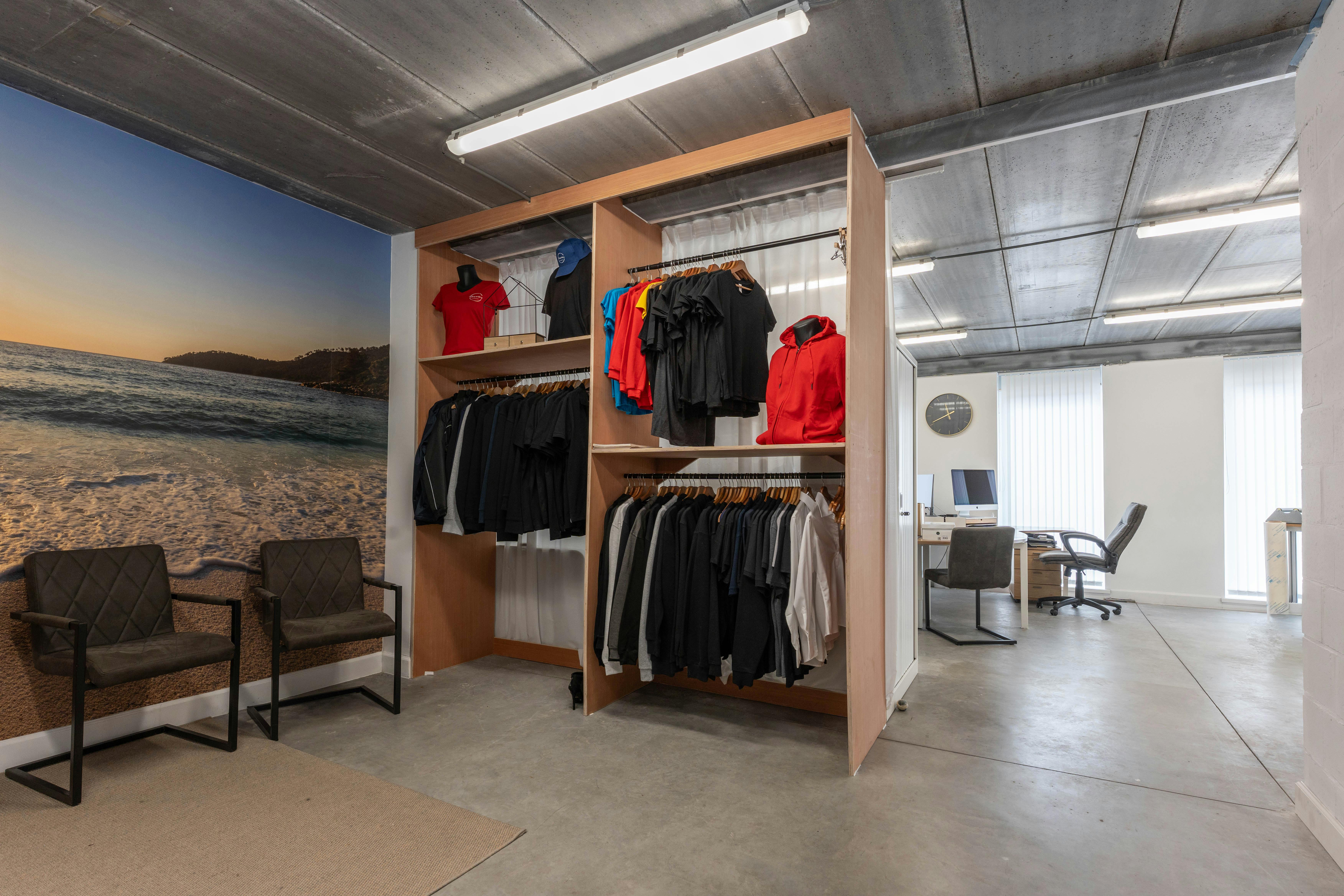 Moderne villa met atelier en parking te koop in Evergem foto 3