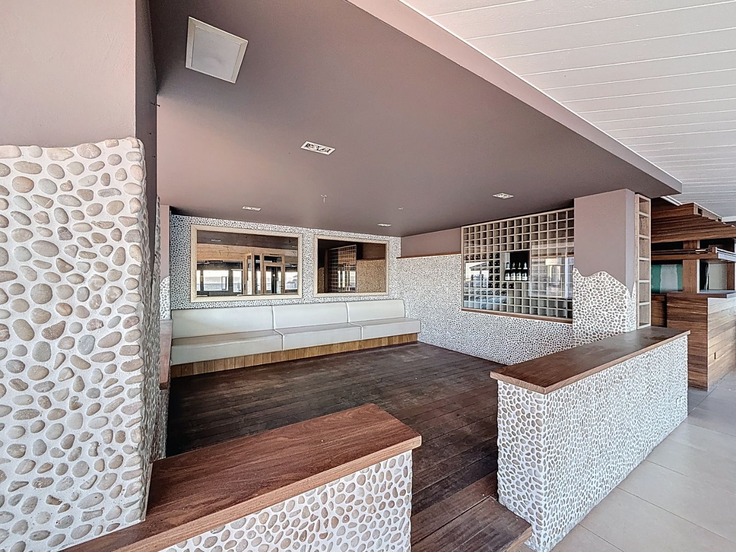 Ruim handelspand op topligging aan de Zeedijk foto 7