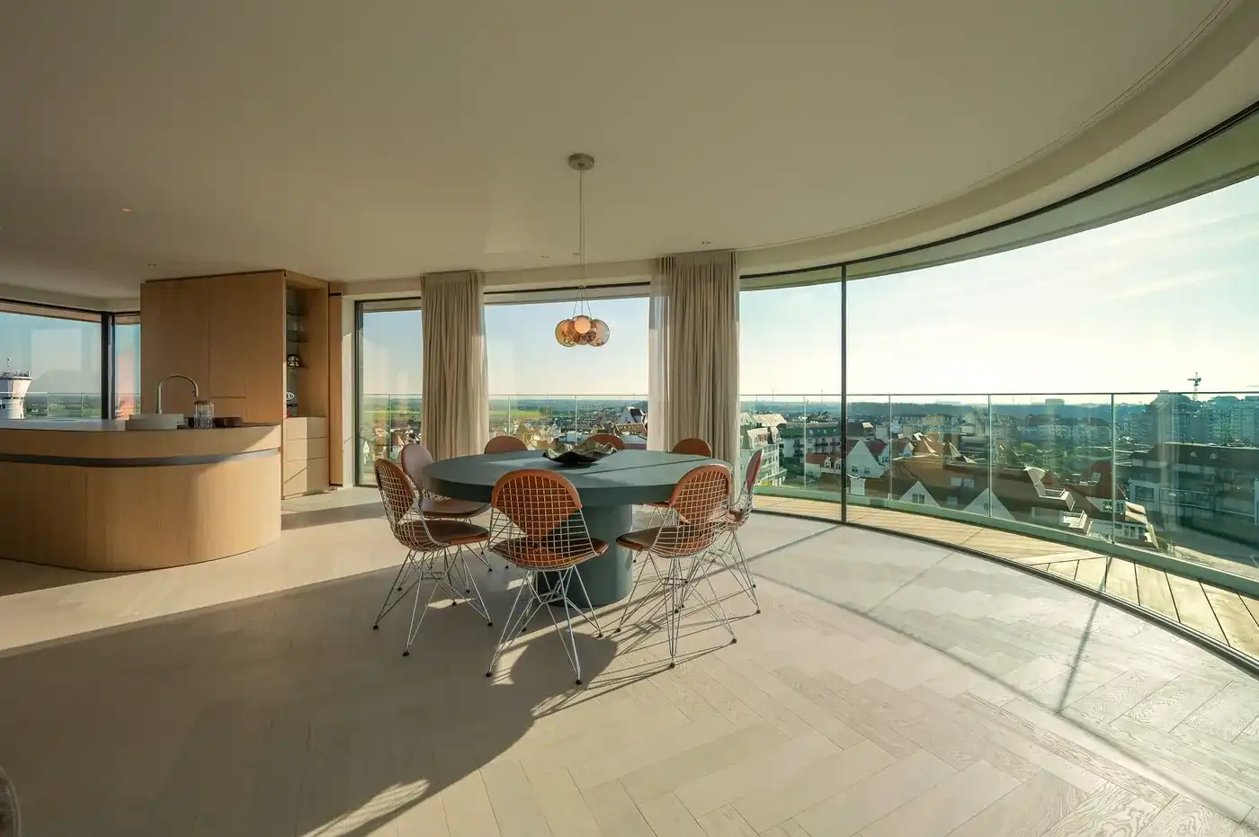 Uitzonderlijk duplex penthouse met een ideale oriëntatie en een fenomenaal panoramisch zicht over de Noordzee, Duinbergen en het Albertstrand foto 4