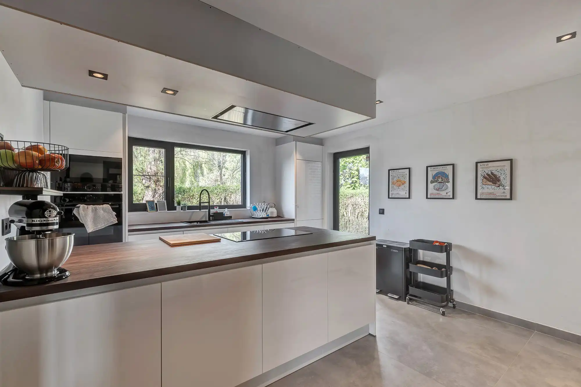 Ruime 4 slaapkamerwoning in hartje Zomergem foto 3