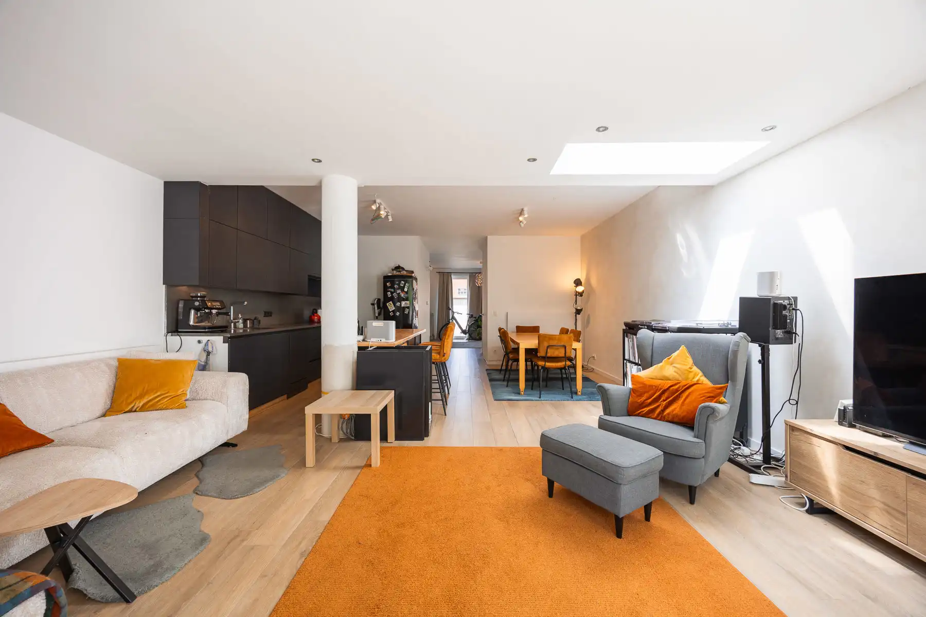 Uniek triplex-appartement met mooie tuin op toplocatie foto {{pictureIndex}}