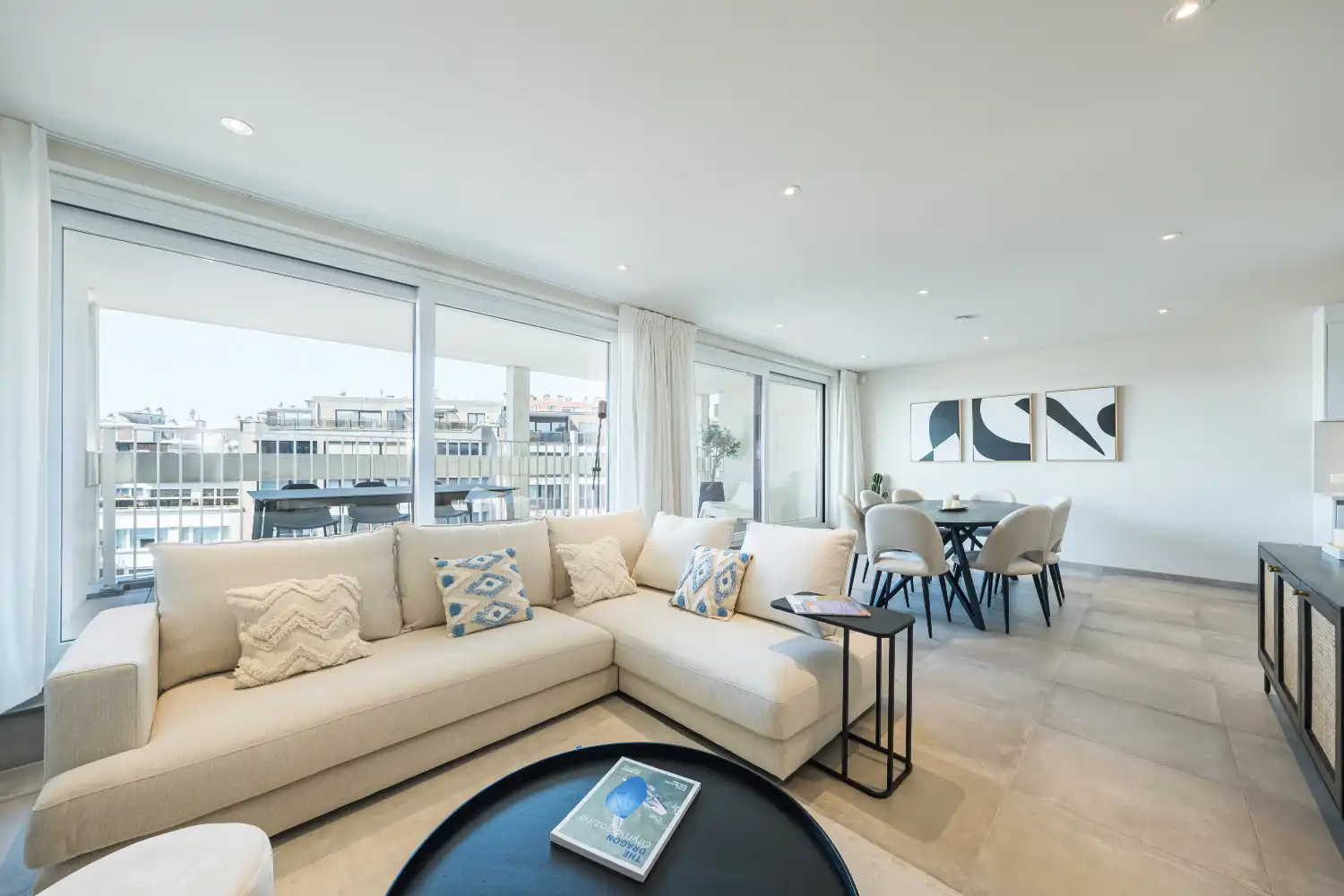 Ruim en jong appartement op centrale ligging! foto {{pictureIndex}}
