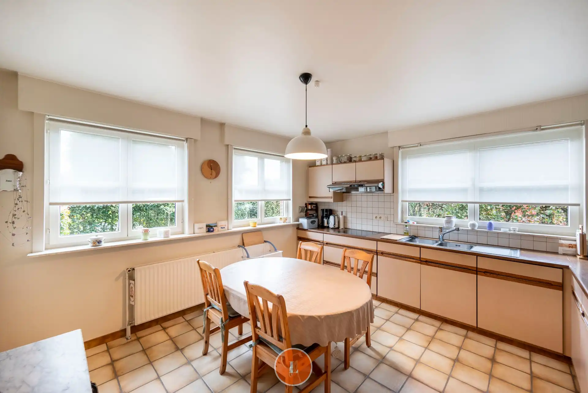 Alleenstaande woning in groene residentiële wijk foto 8