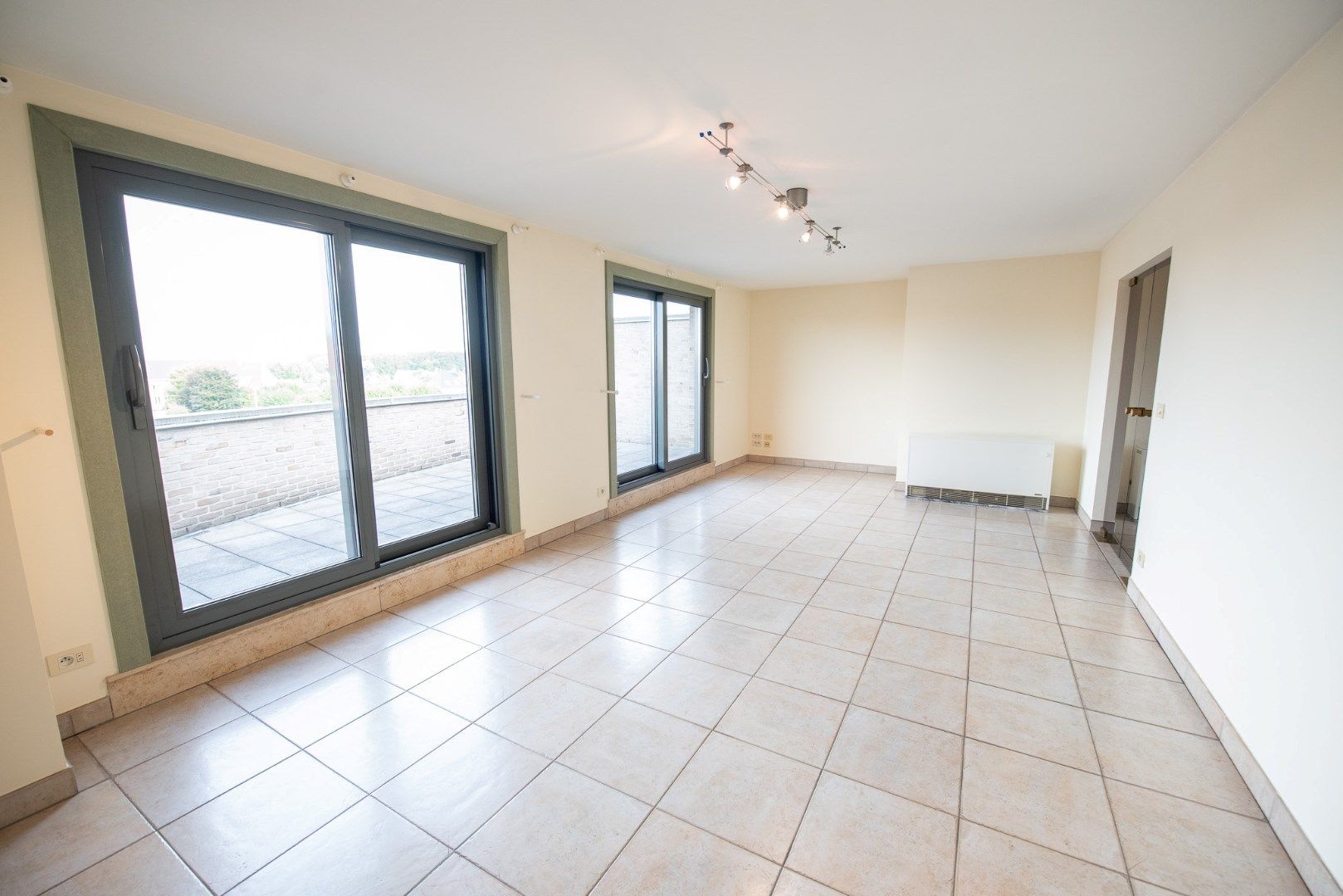 Ruim duplex appartement met terras en garage in centrum Zulte!  foto 17