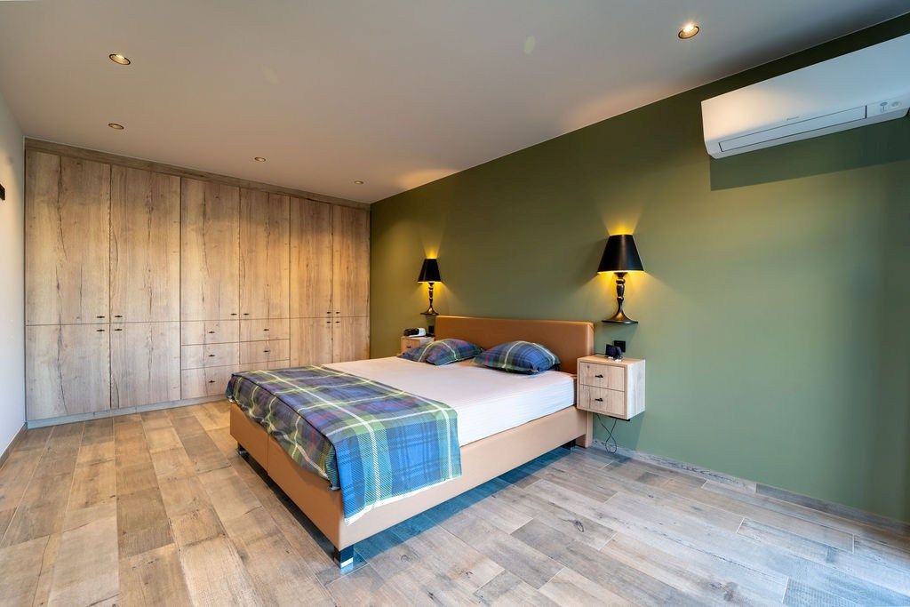 PRACHTIG GERENOVEERDE WONING MET 3 SLAAPKAMERS, 2 BADKAMERS, INPANDIGE GARAGE EN PAARDENSTALLINGEN MET ENERGIEZUINIG EPC TE WIJER (NIEUWERKERKEN)  foto 8