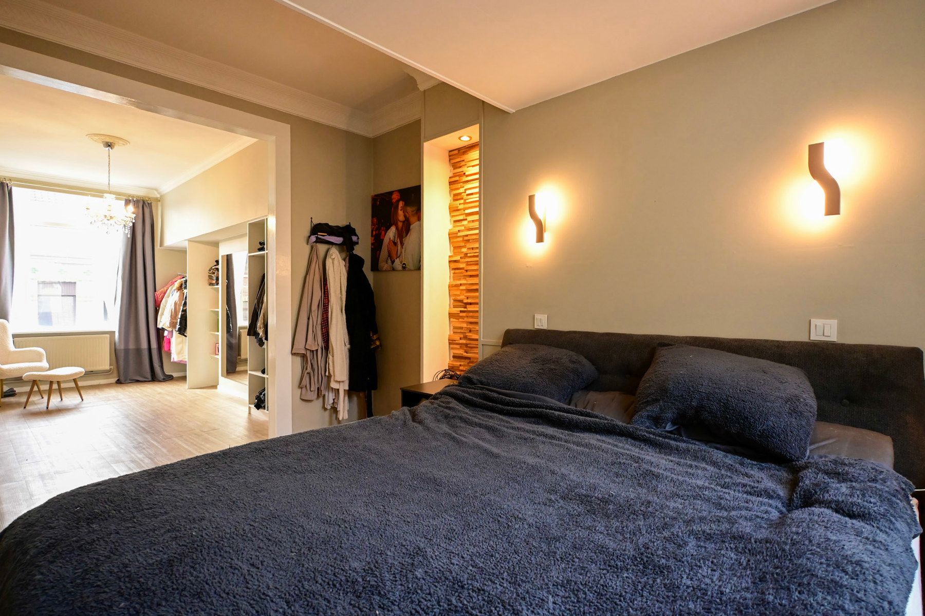 Ruim gerenoveerd herenhuis in Oostende. foto 6