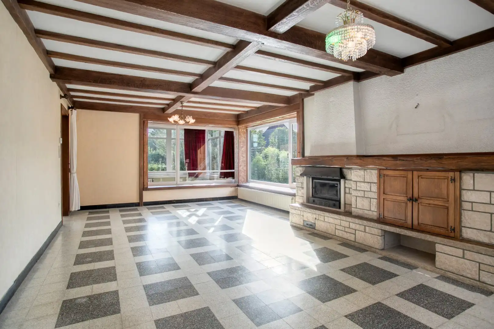 Open bebouwing met 4 slaapkamers en grote garage! foto 5