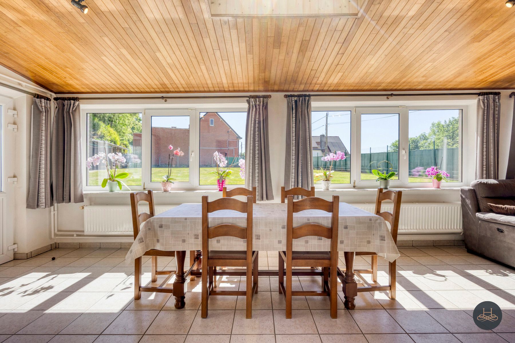 Woning met ruime loods op royaal perceel foto 7