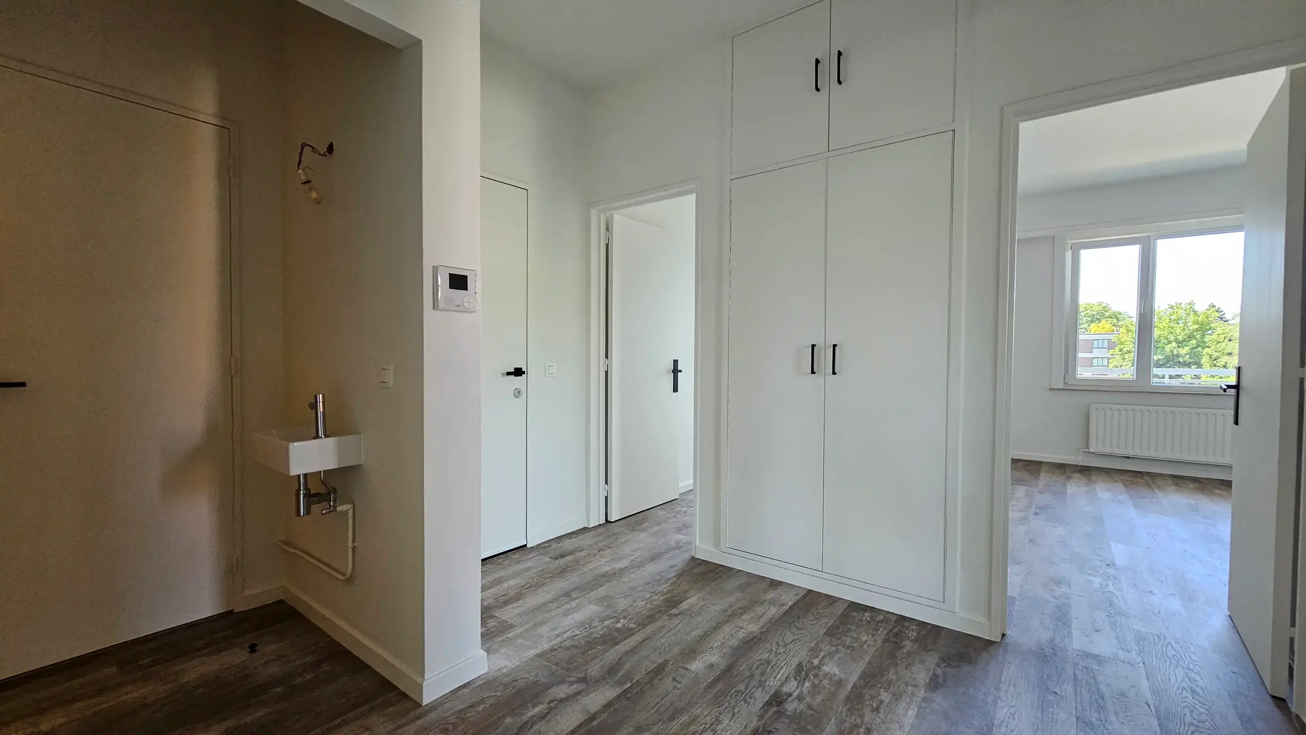 Volledig vernieuwd 2 slaapkamer-appartement te huur foto 9