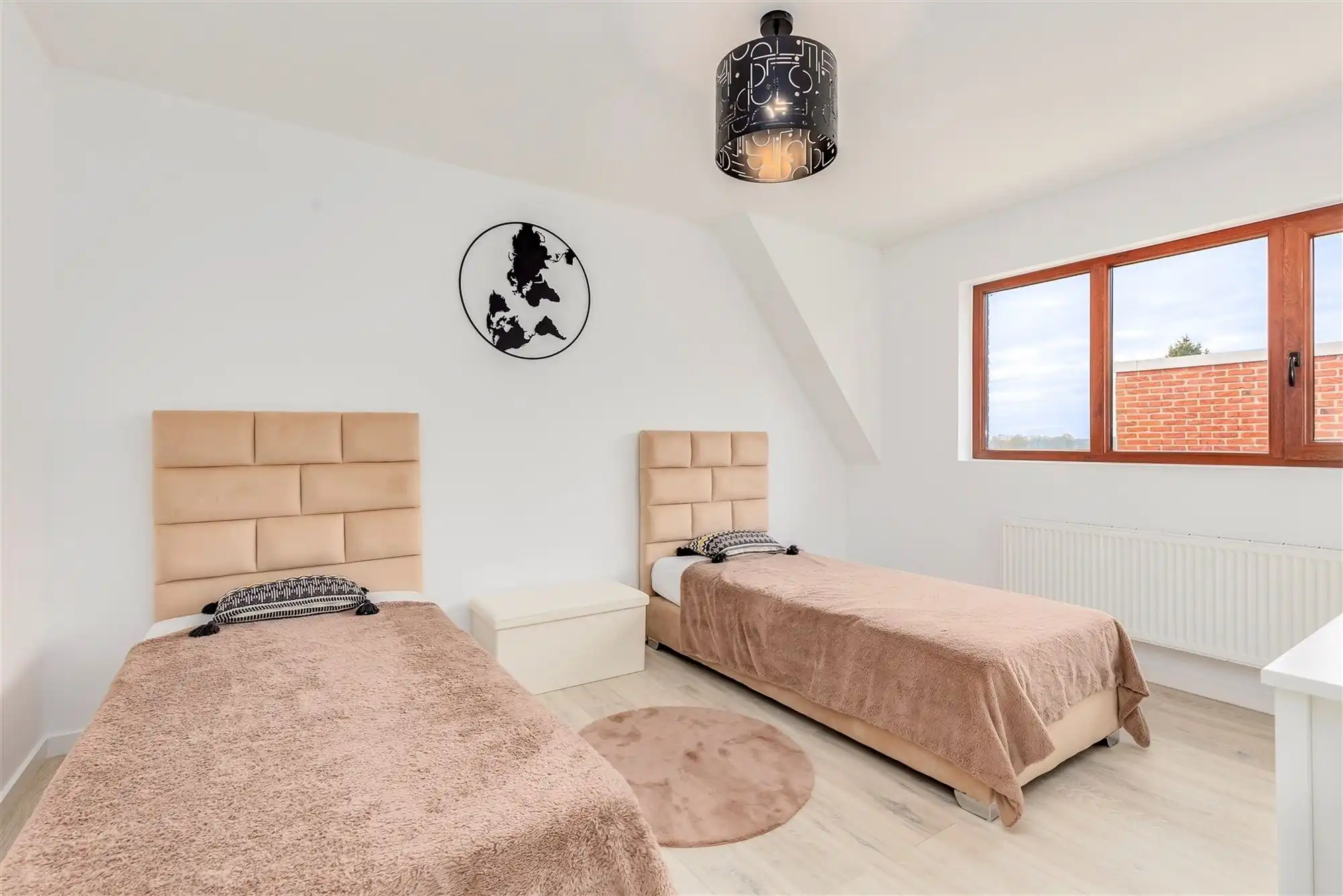 Knap gerenoveerde gezinswoning op een ruim perceel foto 22