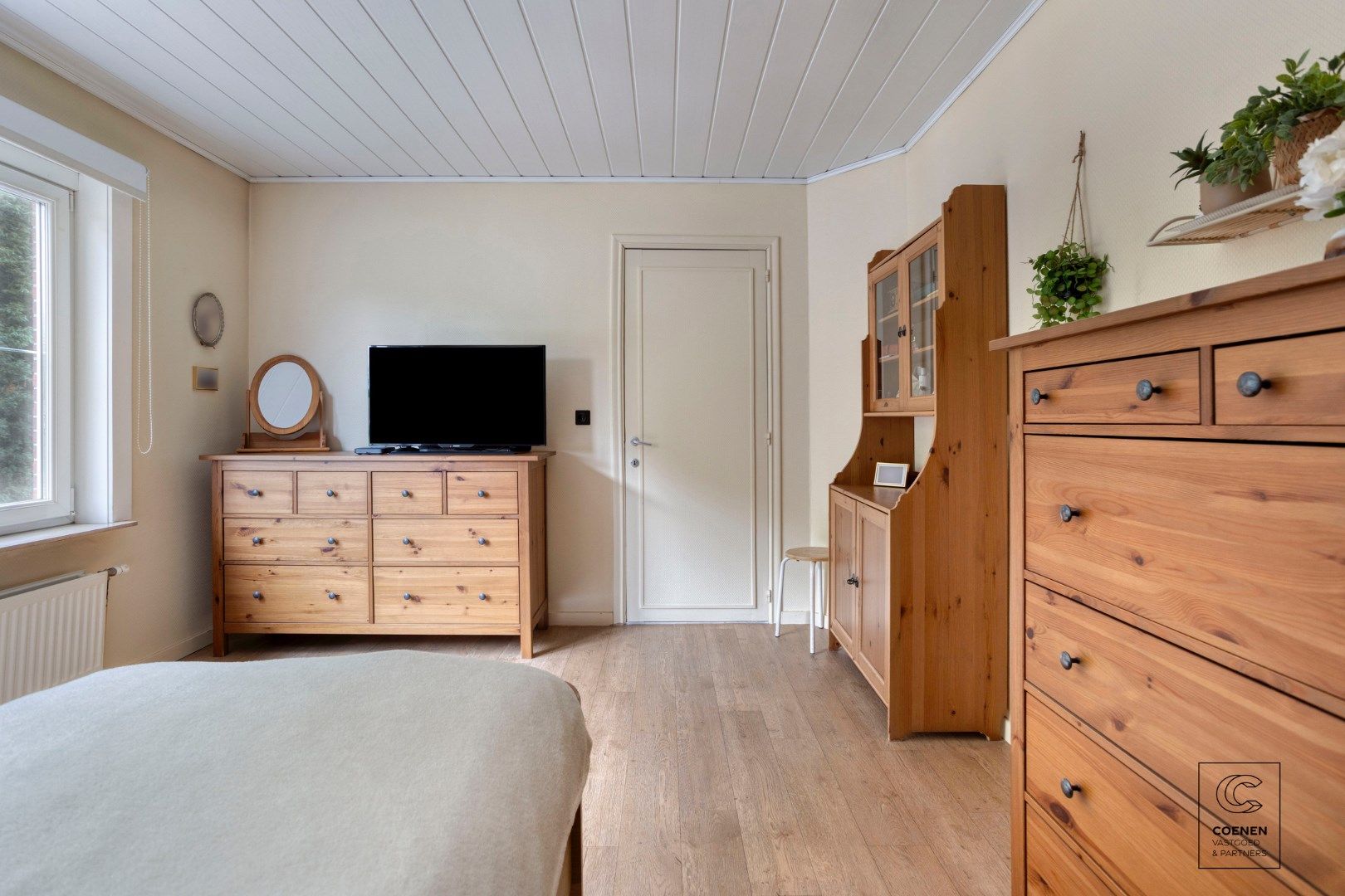 Instapklare woning met 2 slpk, ruime garage en zonnige tuin op TOPlocatie te Wommelgem!  foto 17