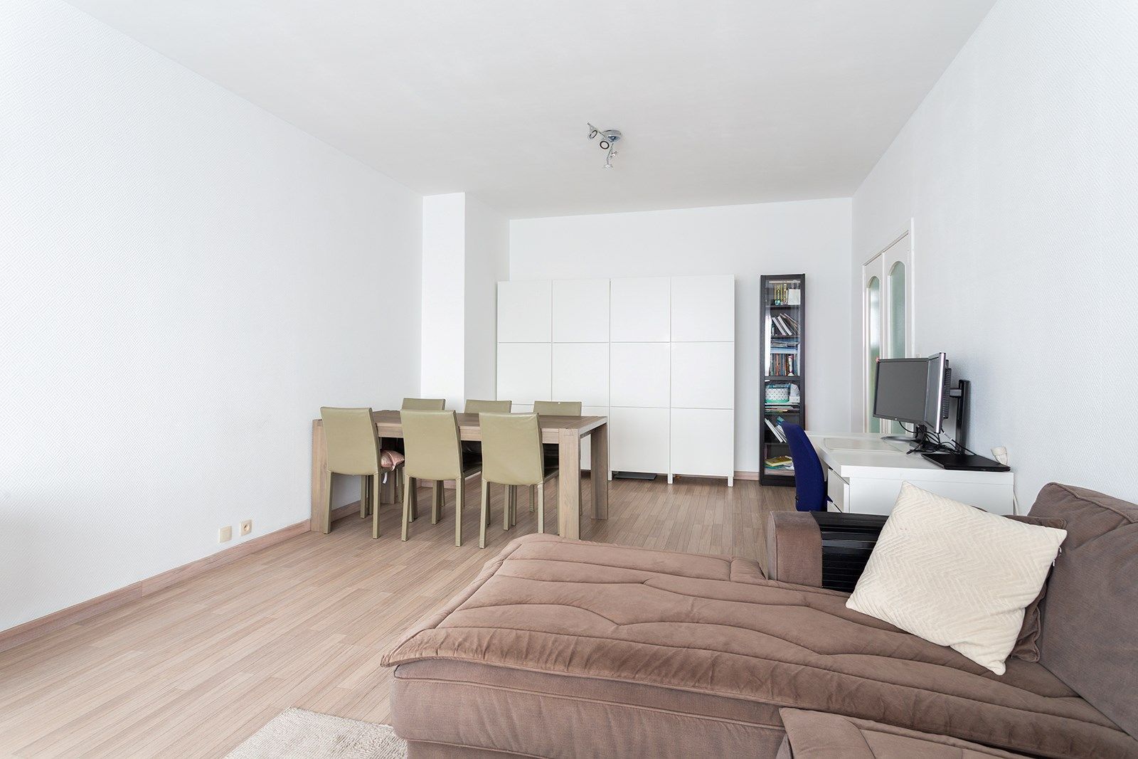Instapklaar appartement met 2 slpk nabij het Park den Brandt foto 7