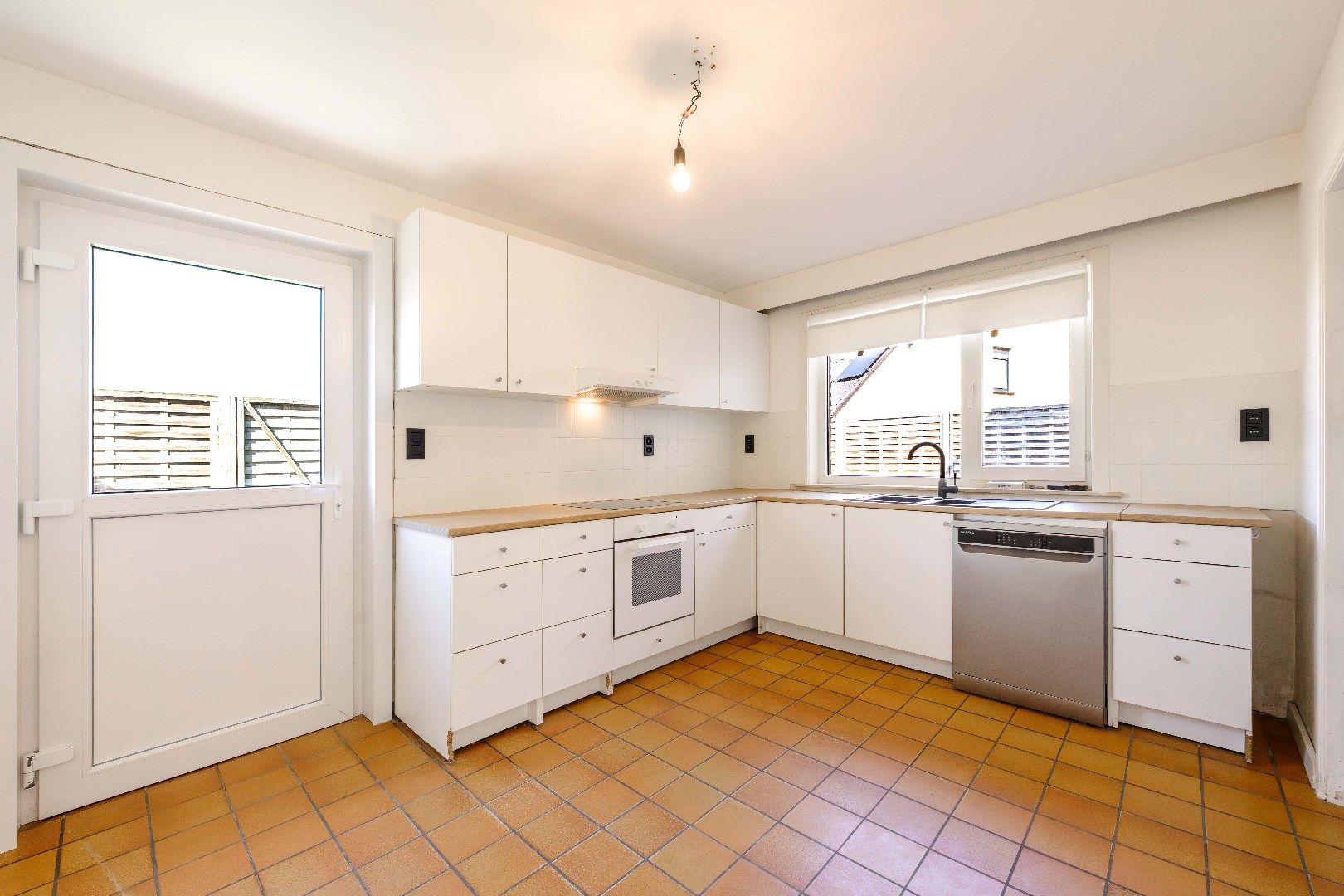 CENTRAAL GELEGEN WONING IN HARTJE MEULEBEKE MET 3 SLPKS | TUIN | GARAGE foto 6
