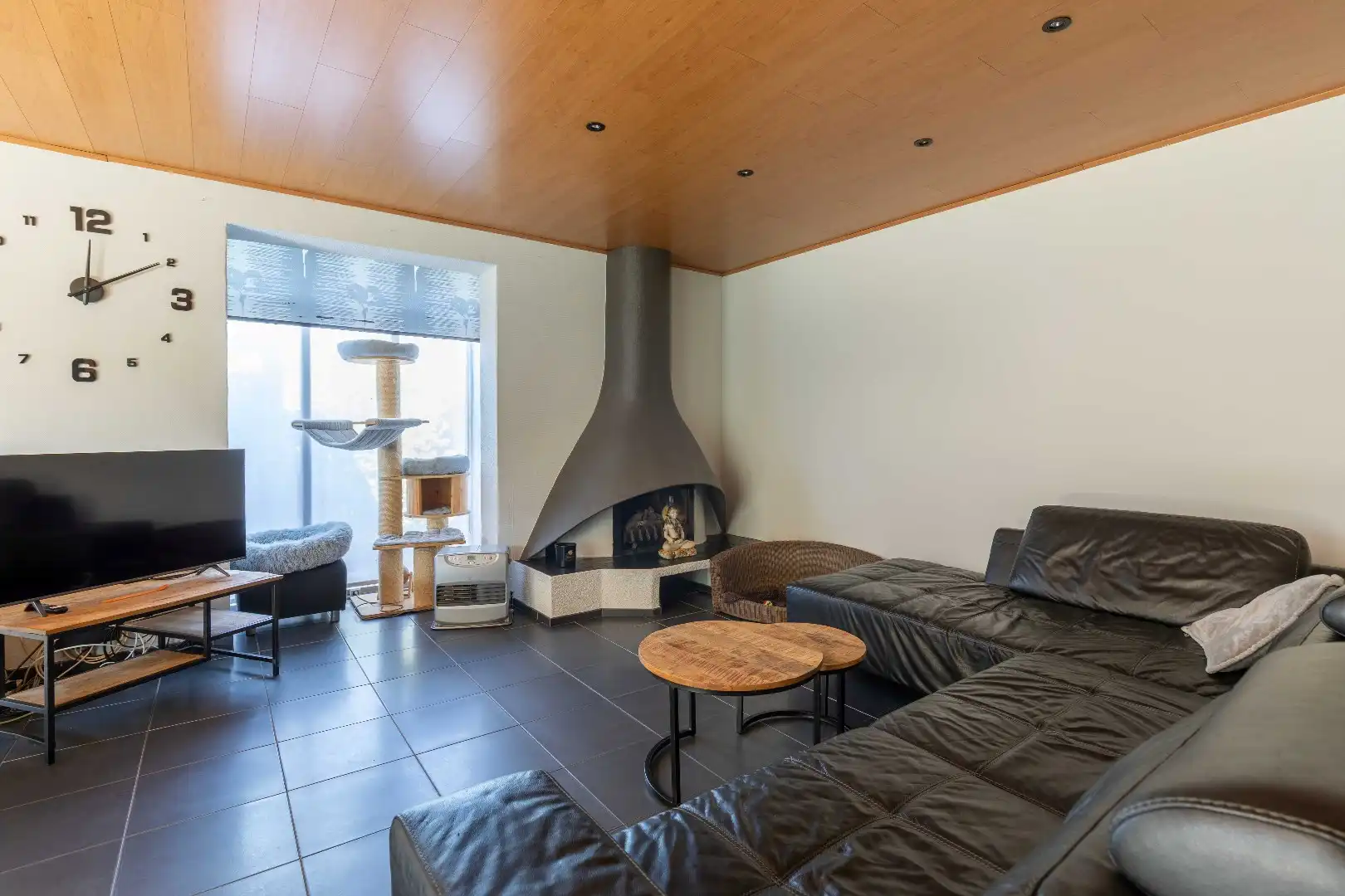 Puur frituur, uiterst goed gelegen met woonst en parking te Sint-Jozef! foto 18