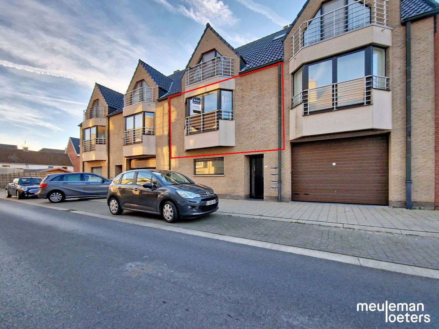 Lichtrijk appartement met terras en parking foto {{pictureIndex}}