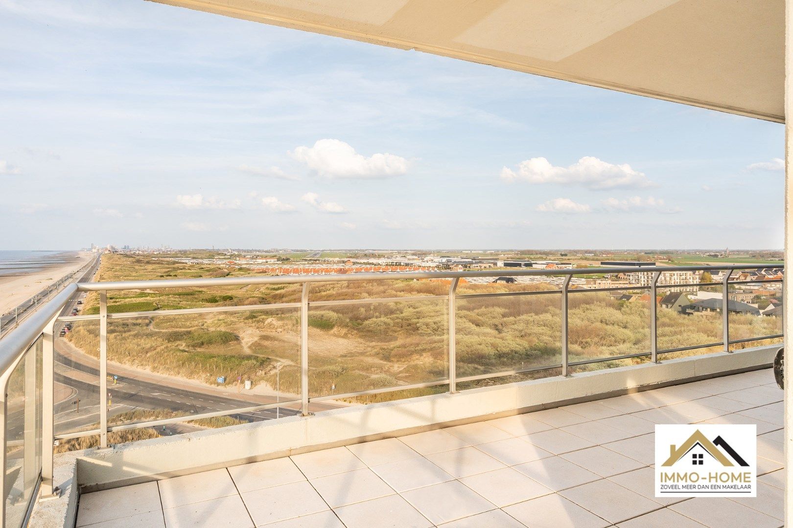 Prachtig hoekappartement met frontaal zeezicht foto 3