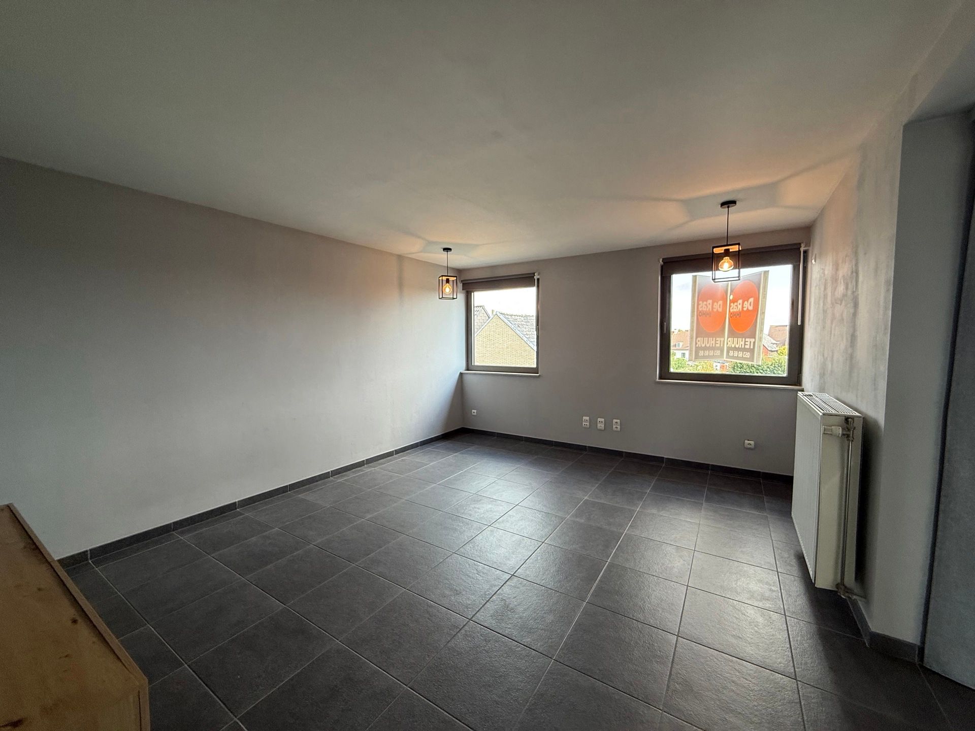 WICHELEN - Ruim duplexappartement vlakbij het station. foto 4