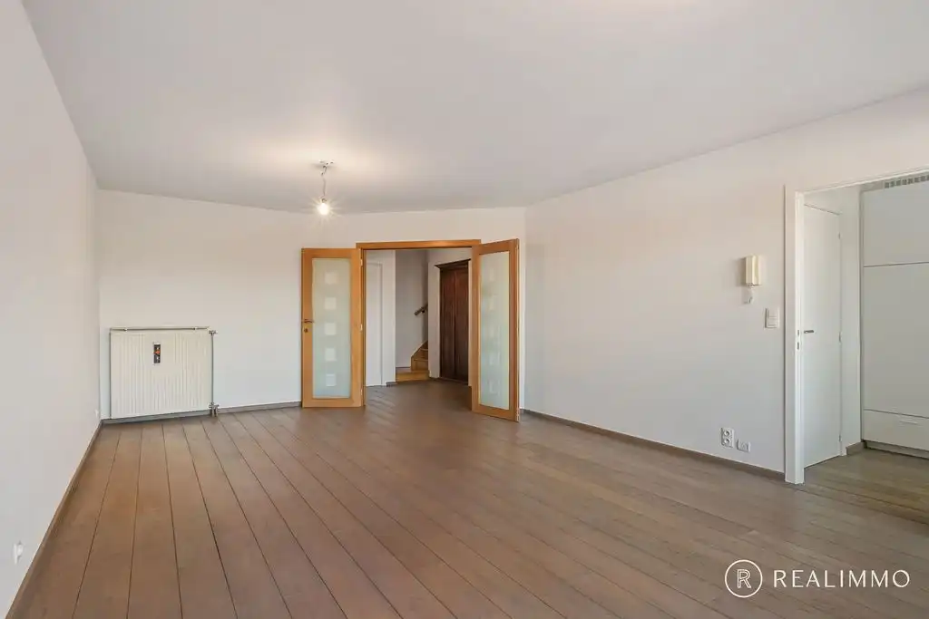 Ruim appartement met 3 slaapkamers én garage in het hartje Zwevegem! foto 6