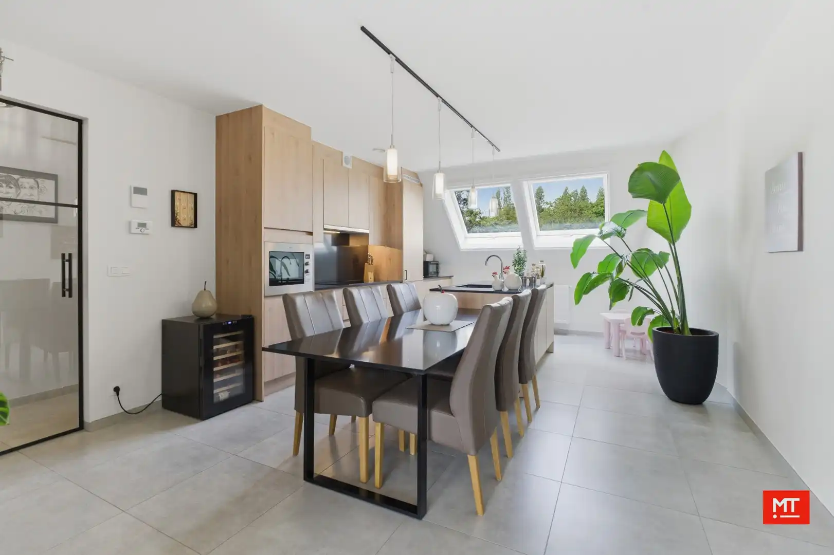 Modern, instapklaar appartement met 2 slpk en zonnig terras in centrum Zonnebeke foto 2