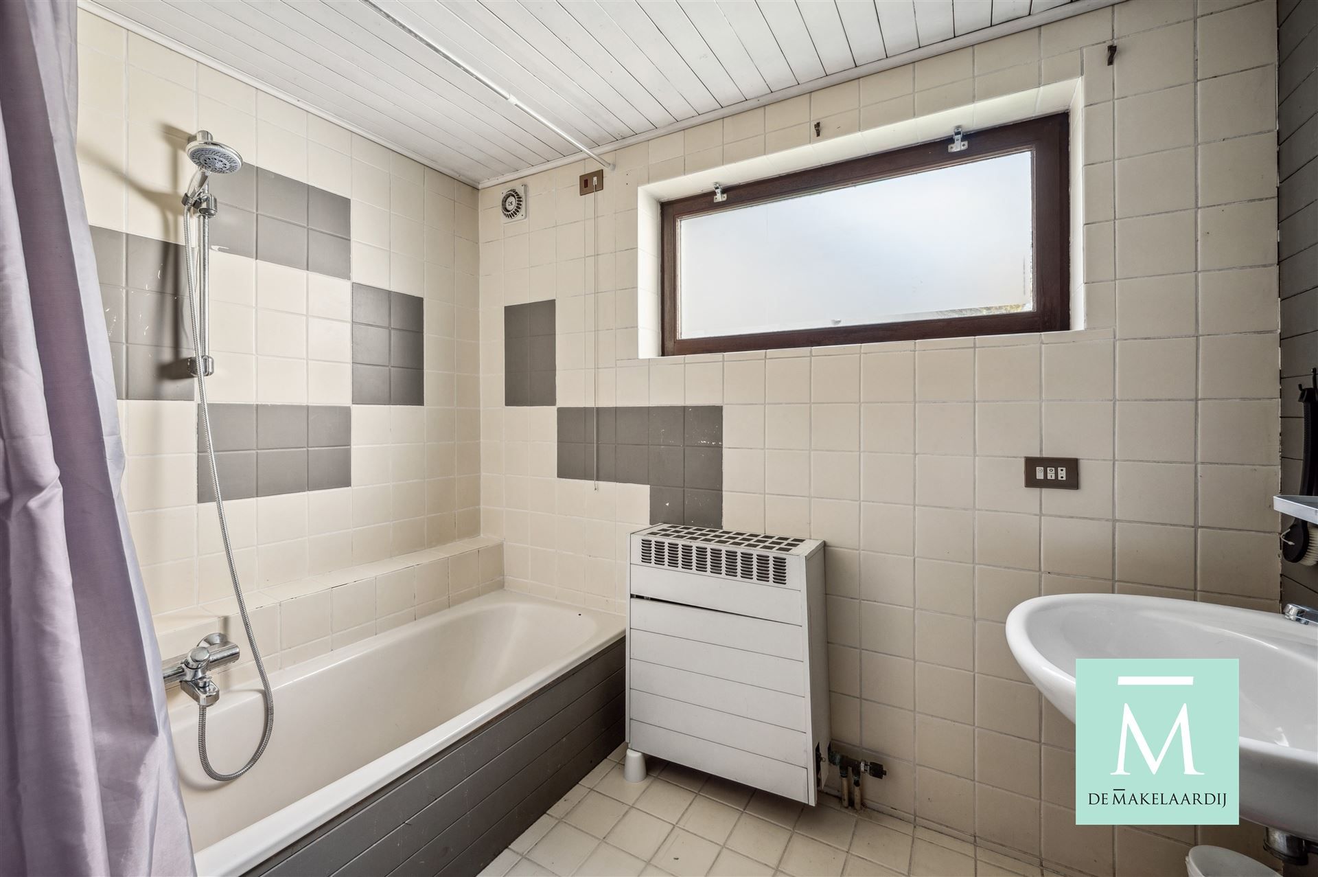 Zeer ruime en charmante woning met fijne tuin en ruime garage foto 27