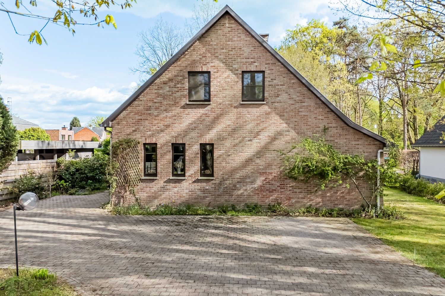 Ruime woning op groot perceel in residentiële buurt te Bret (Genk)! foto 2