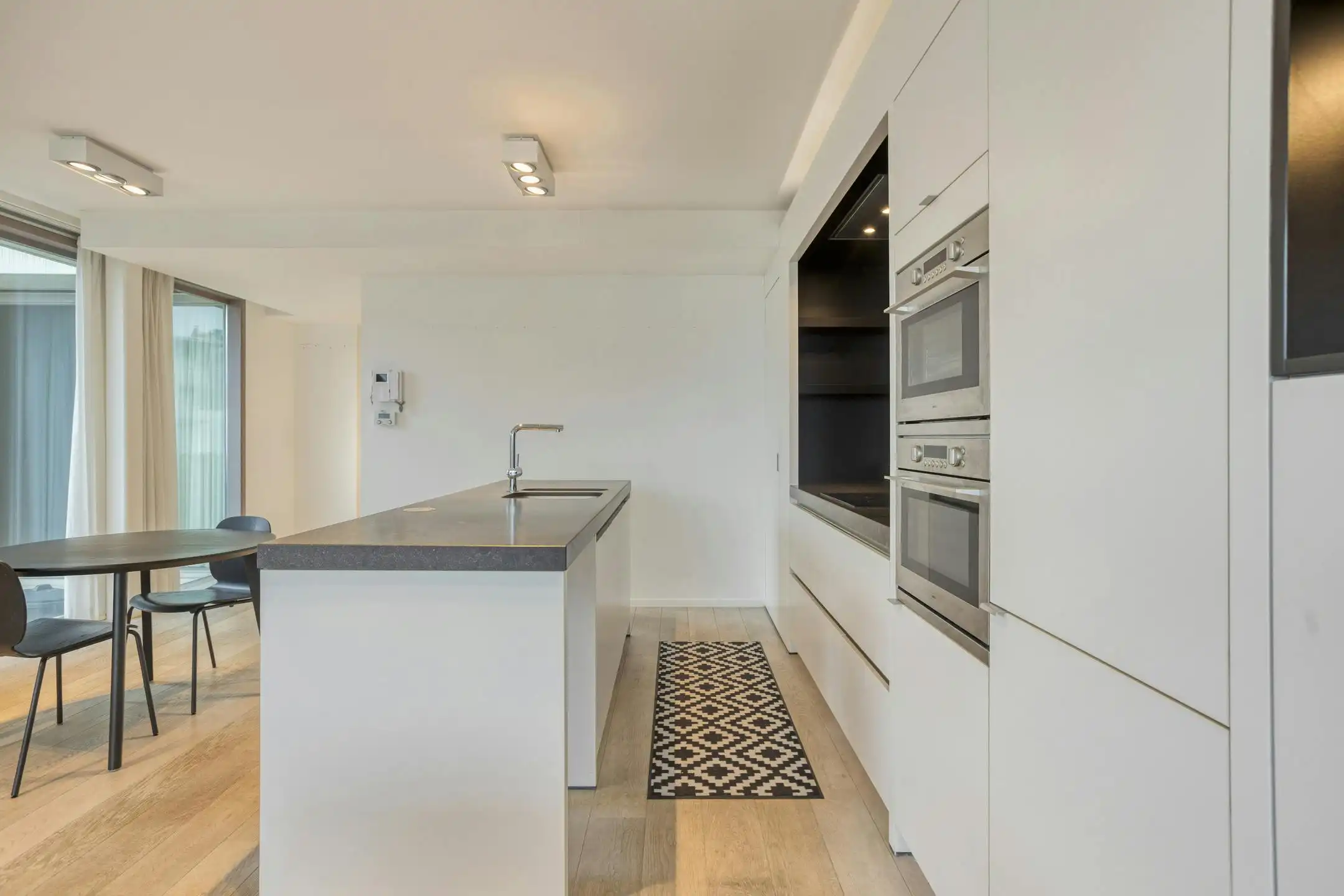 Modern appartement van Rietveld vlakbij zee in Sint-Idesbald foto 4