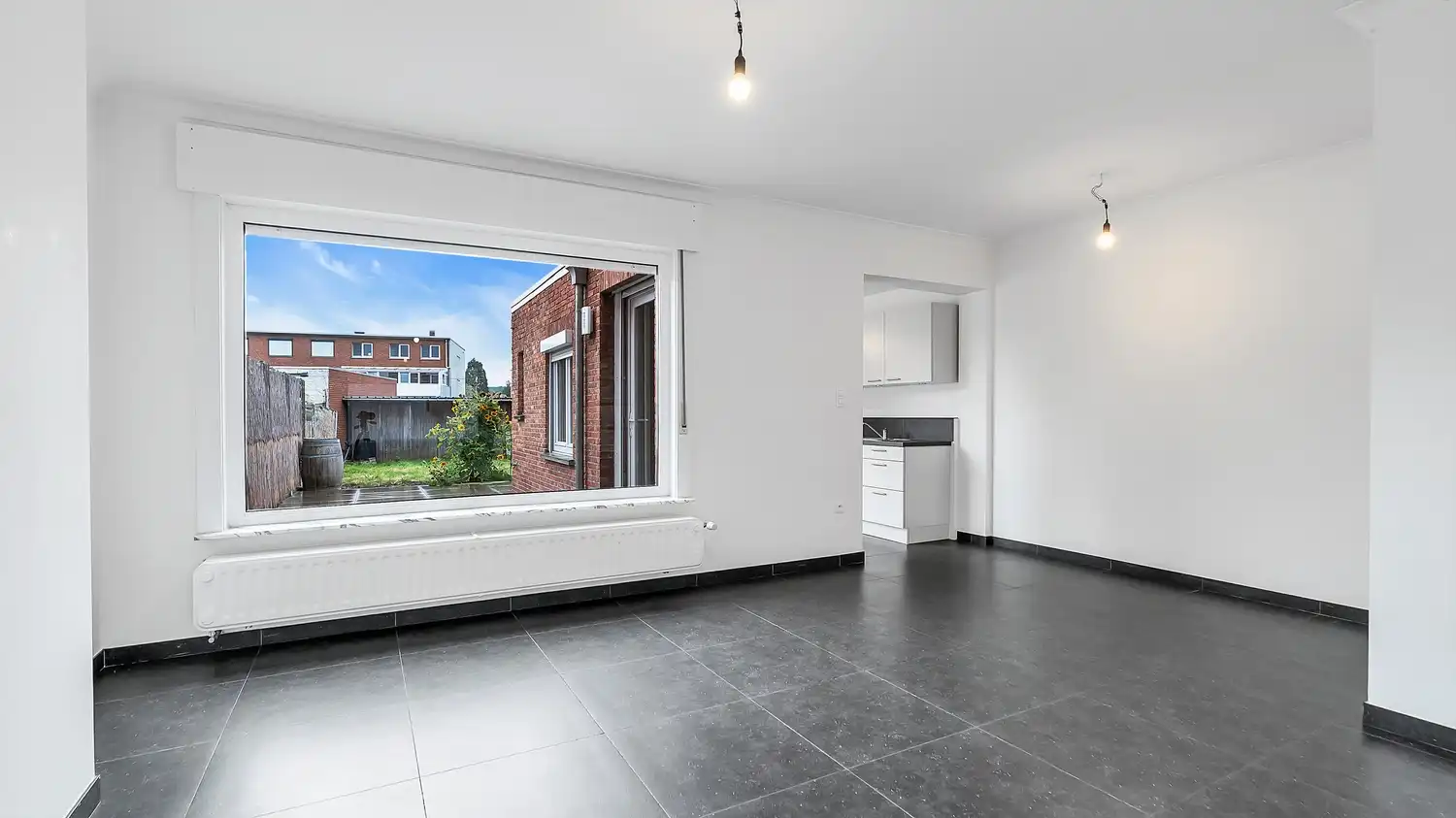 Totaal gerenoveerde en energiezuinige gezinswoning met 3 slaapkamers, carport voor 2 wagens en zonnige tuin in Paal foto 4