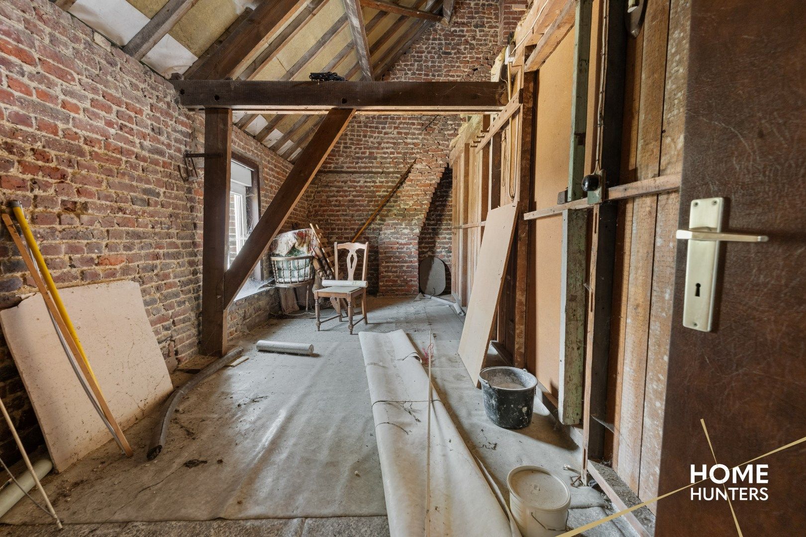 Karaktervolle woning met 6 garages en panoramisch zicht op groen landschap foto 18