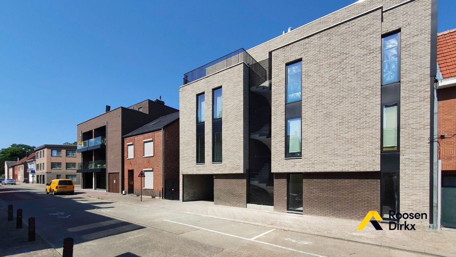 PRACHTIG APPARTMENT MET 2 SLK EN TERRAS HARTJE BREE! foto {{pictureIndex}}