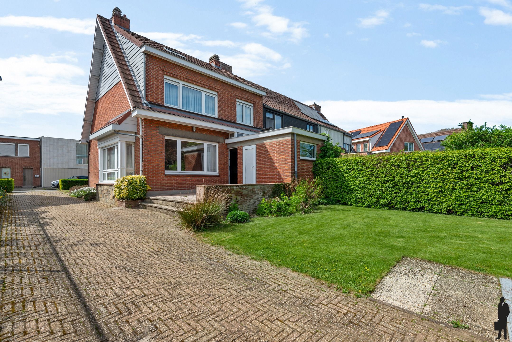 Welgelegen woning met 3 slpks en af te werken zolderruimte   foto 2