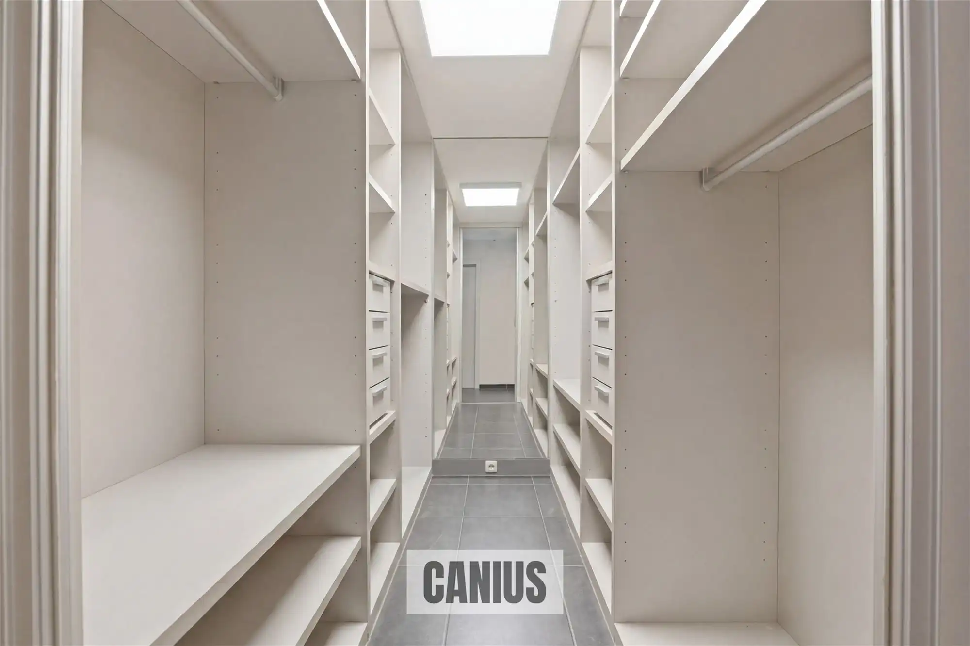STIJLVOL GELIJKVLOERS APPARTEMENT MET DRIE SLAAPKAMERS foto 11