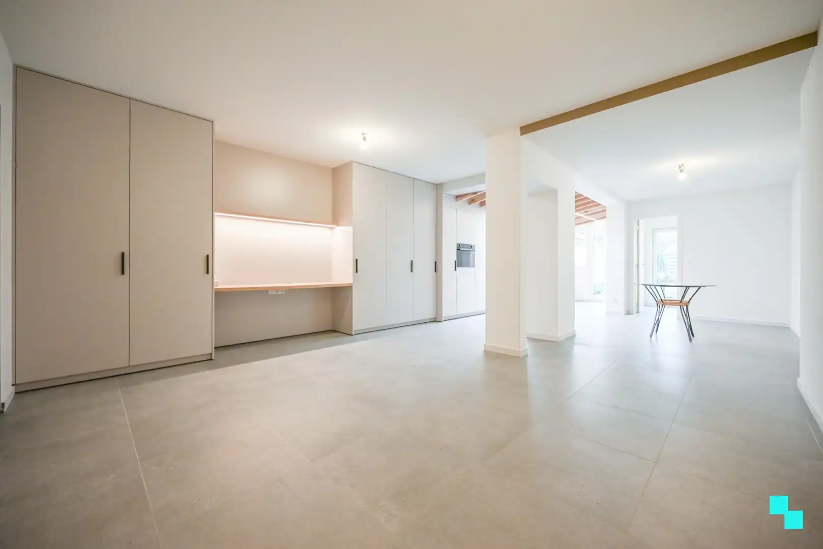 Ruime, instapklare woning met 4 slaapkamers nabij het centrum van Izegem foto 3