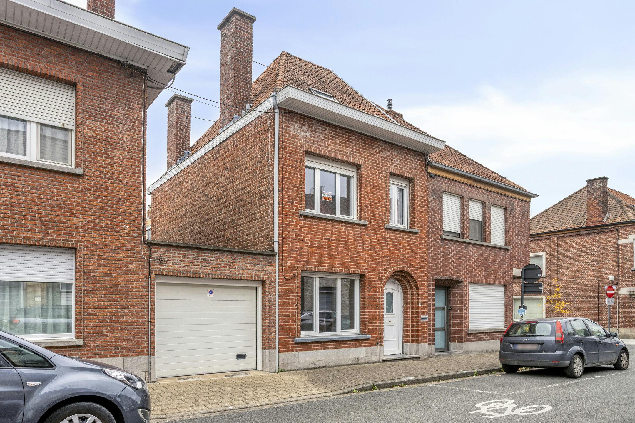 Huis met 5 slaapkamers te koop in het centrum van Roeselare foto 2