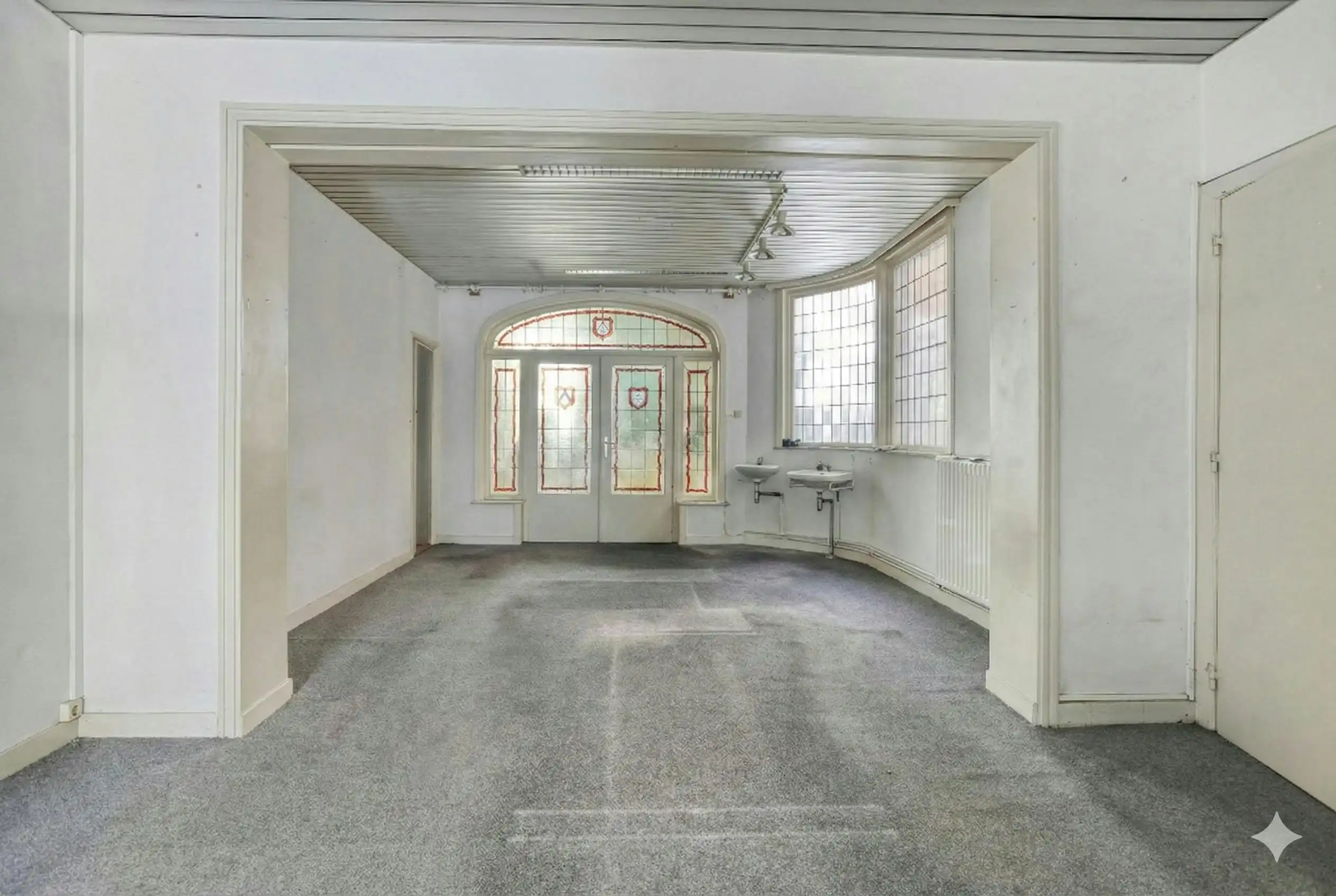 Te renoveren handelspand met woonst te koop in Roeselare foto 4