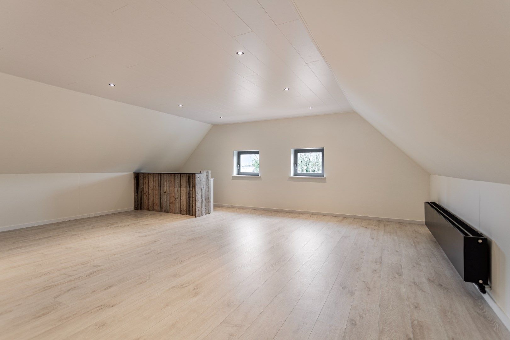 Ruim ingedeelde kwalitatieve villa op 12 are met adembenemd zicht op achterliggend groen. foto 36