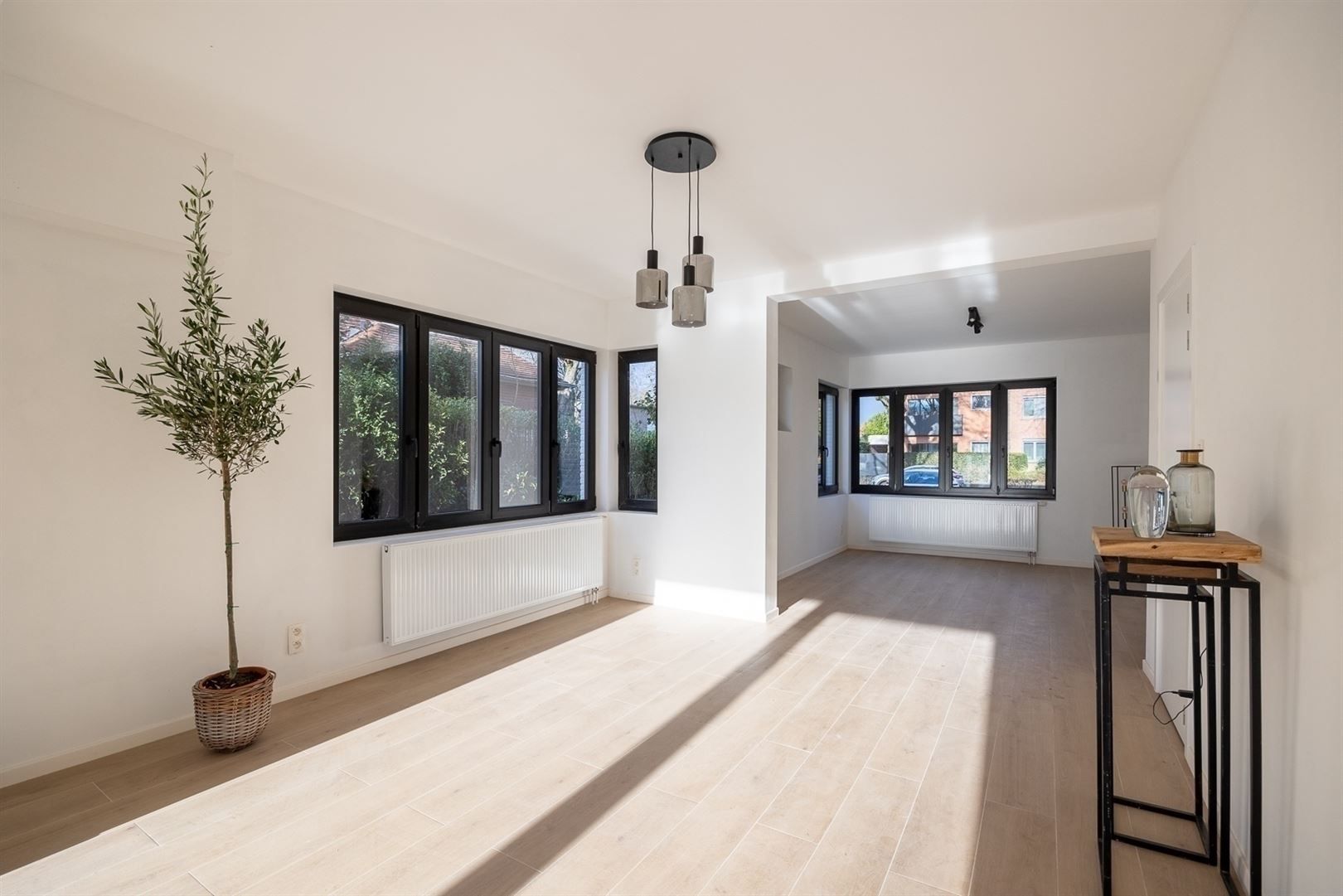 Totaal vernieuwde woning in zeer geliefde straat in centrum!  foto {{pictureIndex}}