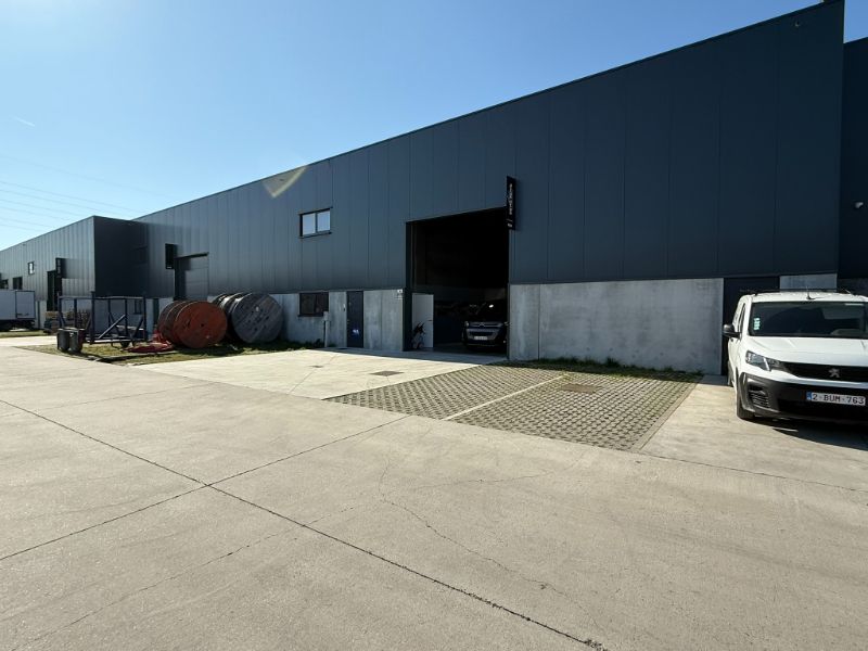 Opbrengsteigendom met verhard terrein aan straatzijde (45m²) te koop op TOPlocatie foto 11