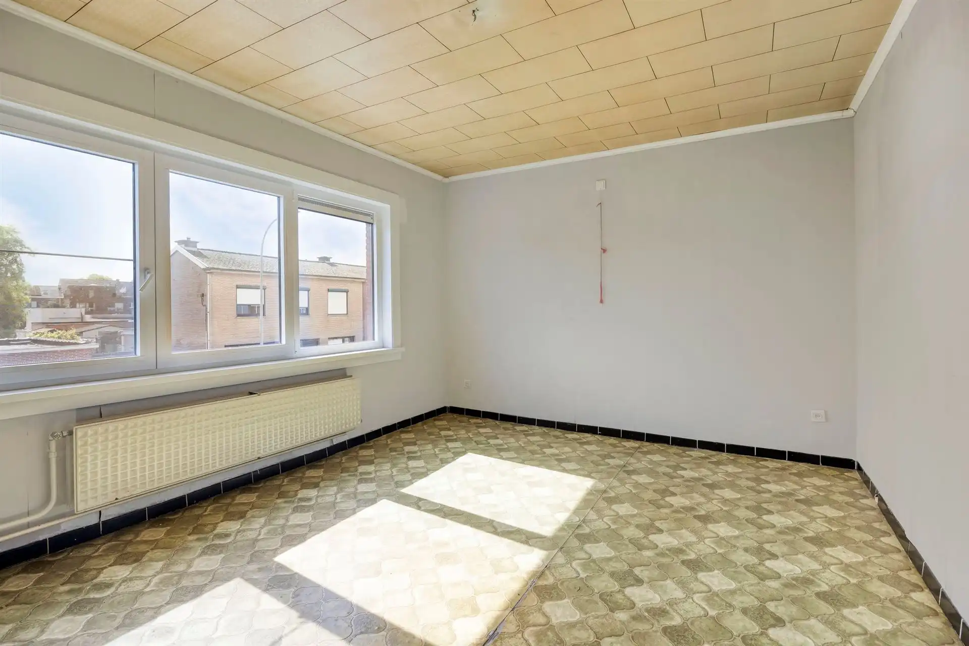 Woning met 3 slaapkamers, terras en 7 garages.  foto 14